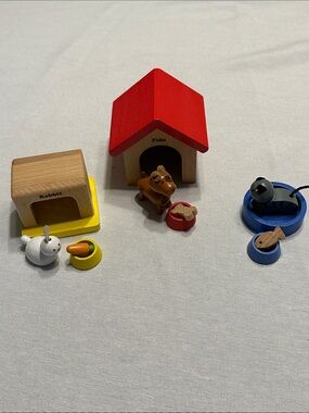 Hape Wooden Family Pet Playset, Dog, Cat and Rabbit, 12 pieces